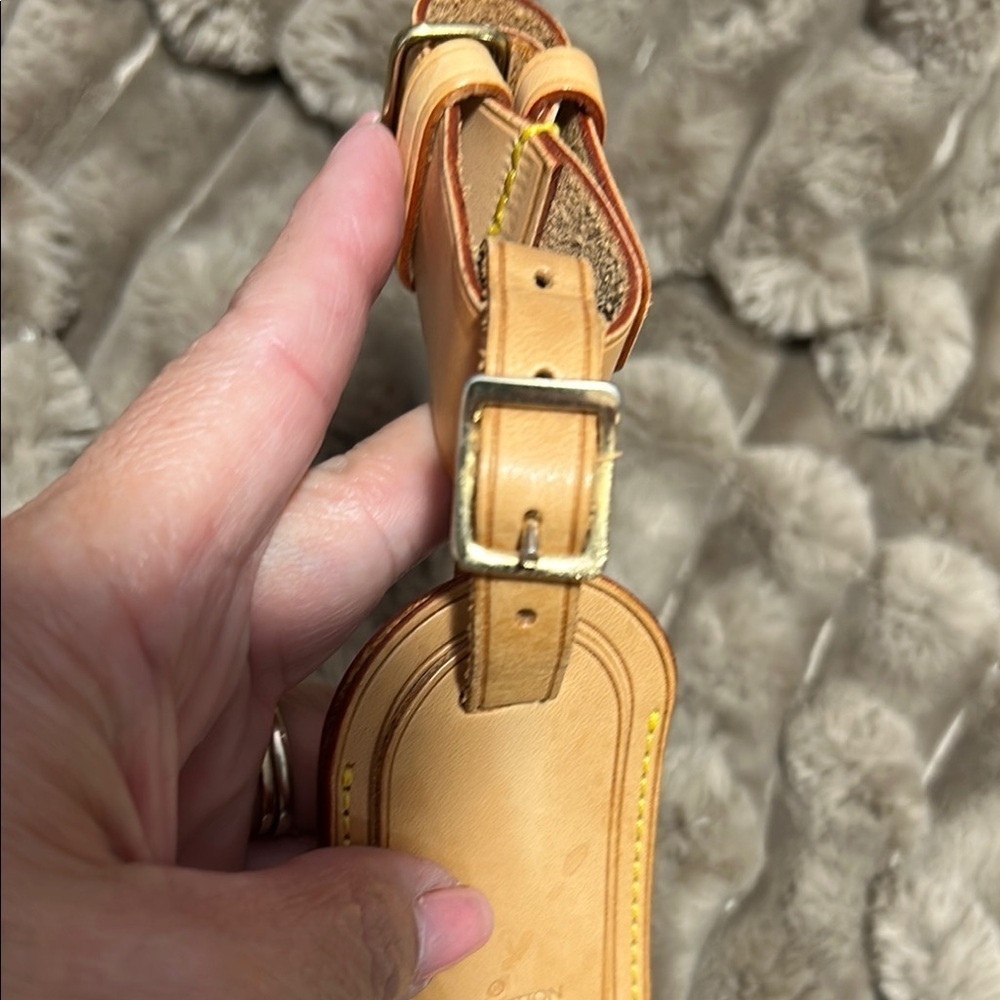 Louis Vuitton Beige Leather Luggage Tag - Picture 3 of 12